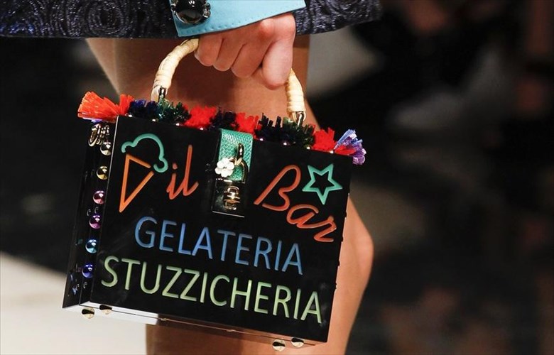 deikse-mou-ti-tsanta-kratas-na-sou-po-poia-eisai