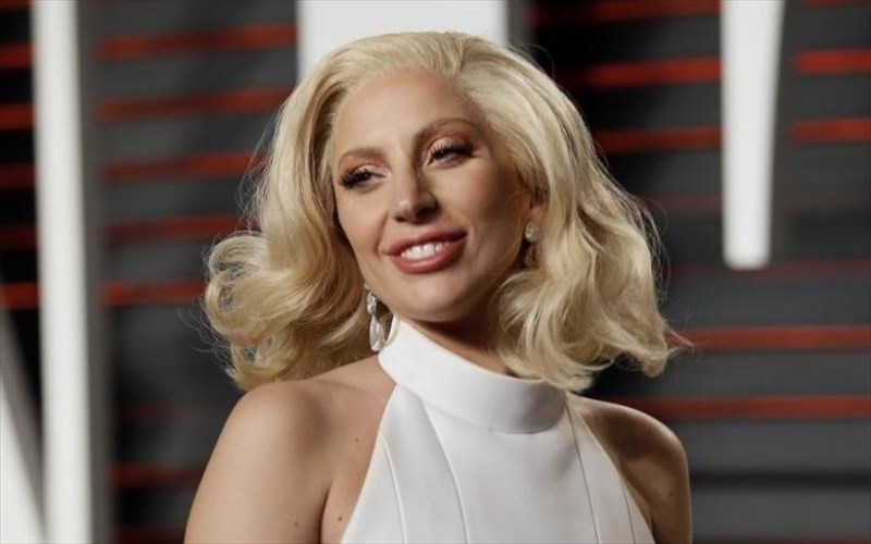 neos-diskos-gia-tin-lady-gaga-mesa-sto-2017