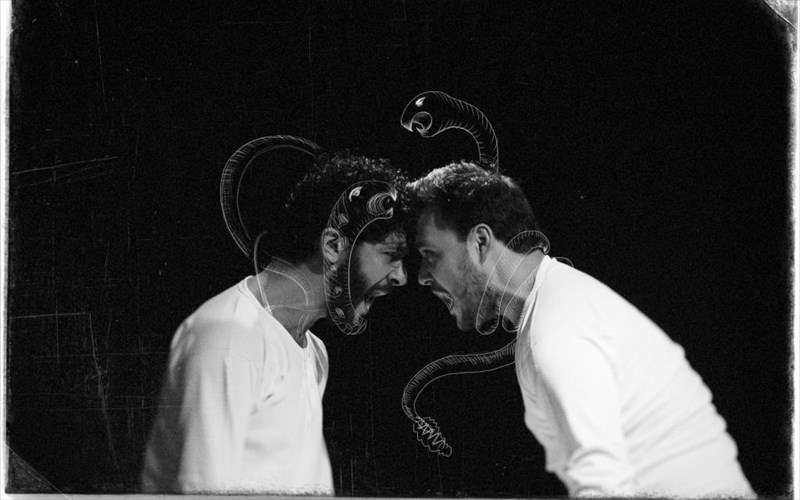 proti-matia-ston-enter-sandman-tou-themeli-glunatsi--fotografies-kai-binteo-fotografies-kai-binteo