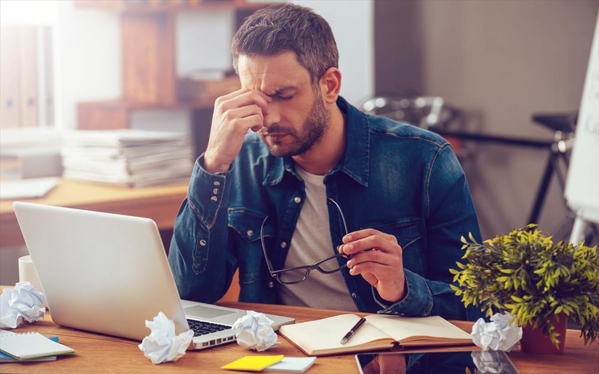 andras-stres-grafeio-upologistis-ponokefalos