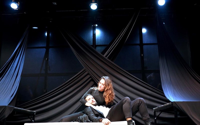 ena-methustiko-paniguri-pano-stin-uperoxi-istoria-tou-oidipoda