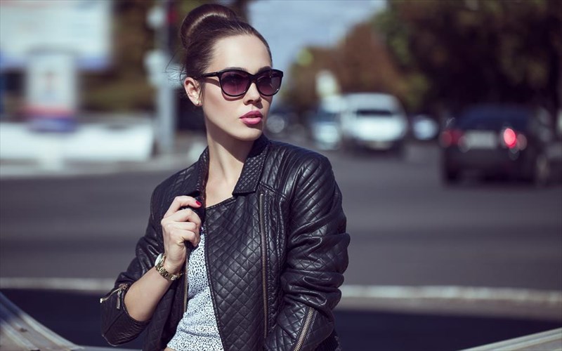 akomi-na-parete-dermatino-perfecto