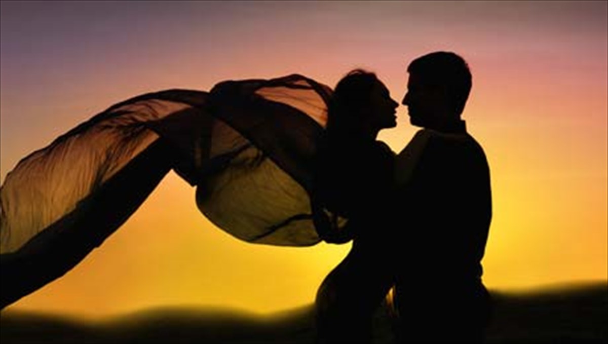 mousika-kefalaia-apo-ena-ksexasmeno-bals