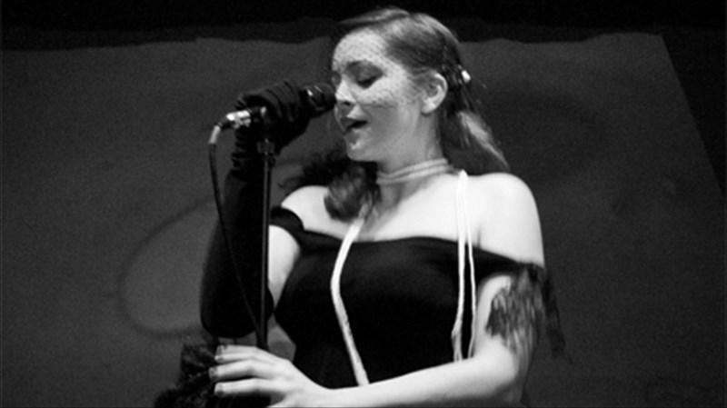 ta-cabaret-tou-mesopolemou-stin-athina