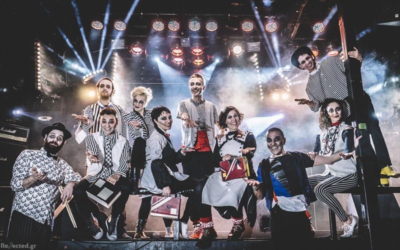 oi-mpanta-rismenoi-epistrefoun-sti-skini--kai-me-ti-niki