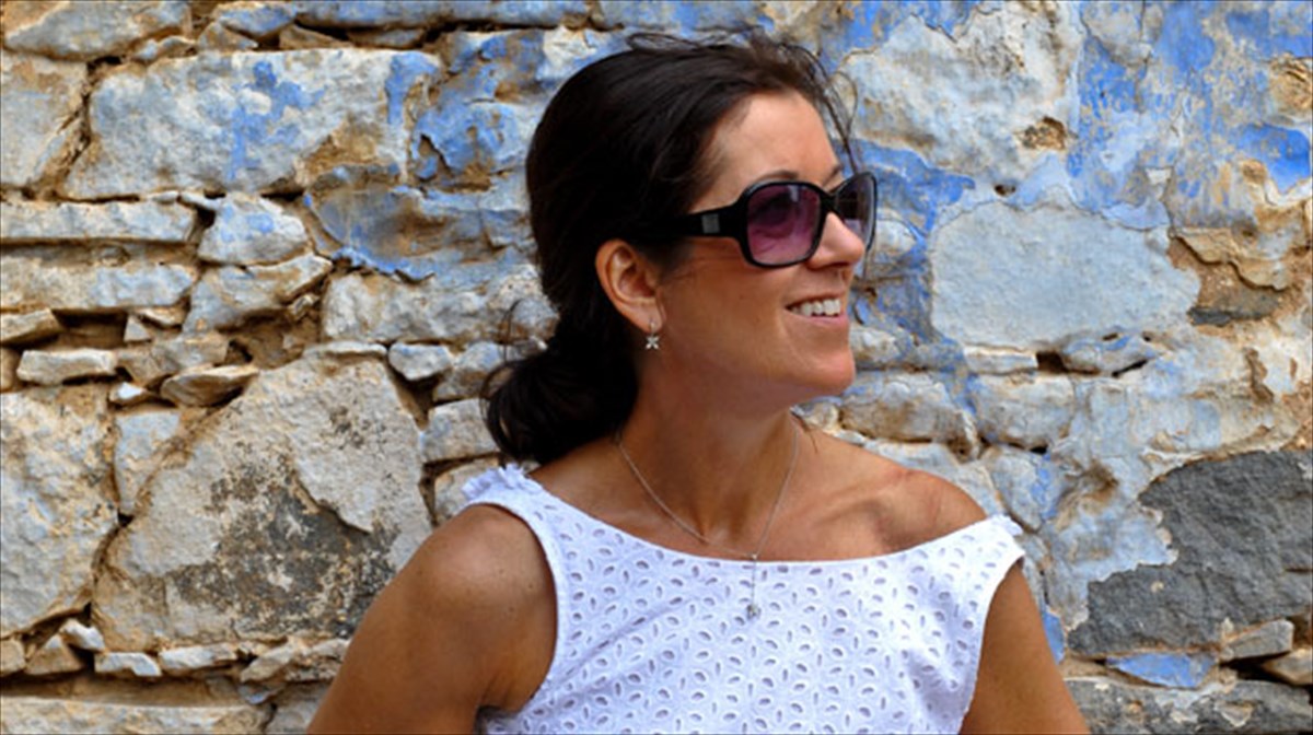 biktoria-xislop-i-atmosfaira-sti-spinalogka-kuriolektika-me-ilektrise