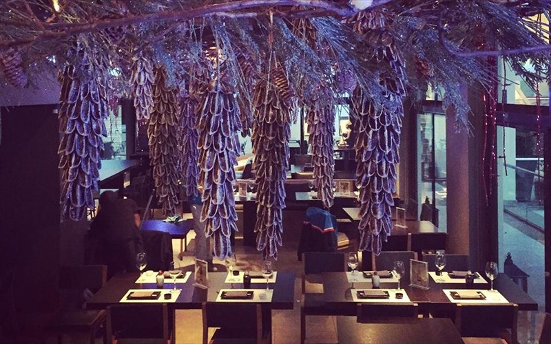 mia-bradia-gemati-asteria-erxetai-sto-rakkan