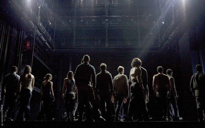 o-dimitris-papaioannou-me-to-pouthena-sto-beligradi