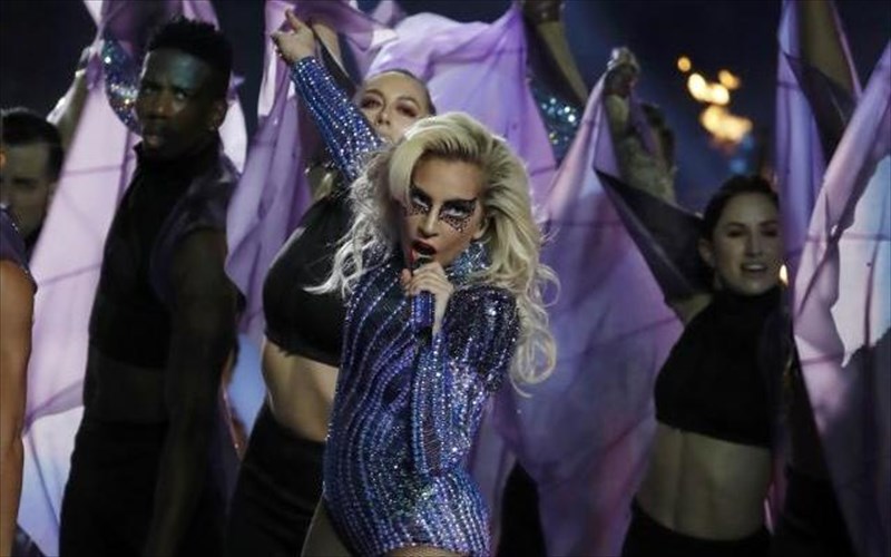 fantasmagoriki-emfanisi-me-noima-tis-lady-gaga-sto-super-bowl