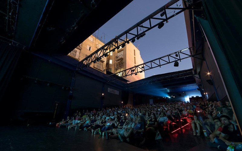 o-kinimatografos-trianon-i-proti-moni-aithousa-stin-athina-me-anabatorio-proti-moni-aithousa-stin-athina-me-anabatorio