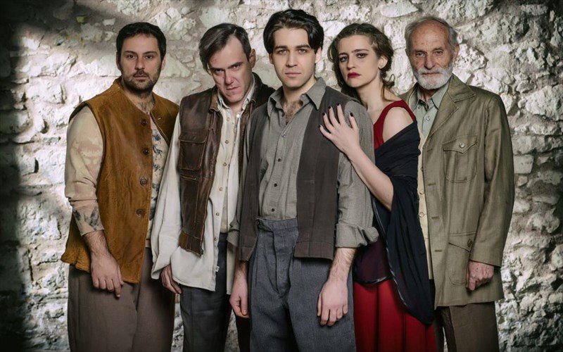 15-parastaseis-gia-ton-erota-stis-athinaikes-skines