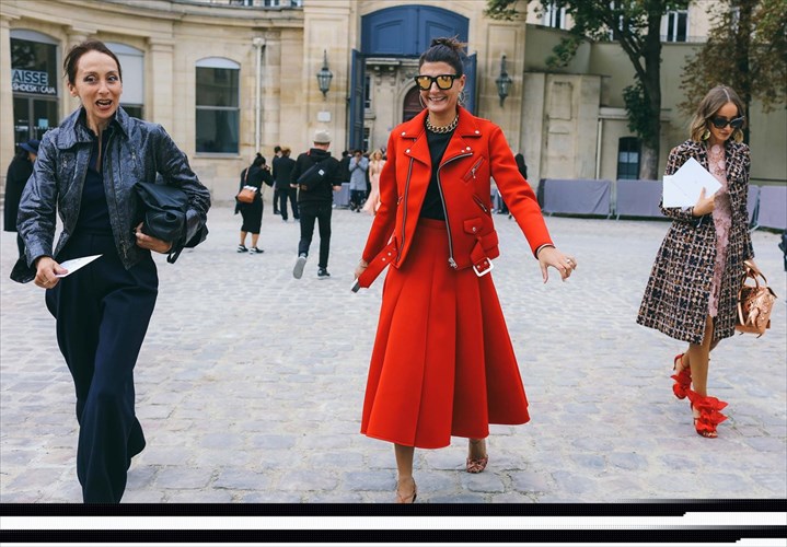 poios-fobatai-to-kokkino-xroma