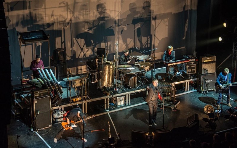 to-live-ton-neubauten-itan-mia-empeiria-pou-tha-thumomaste-gia-xronia