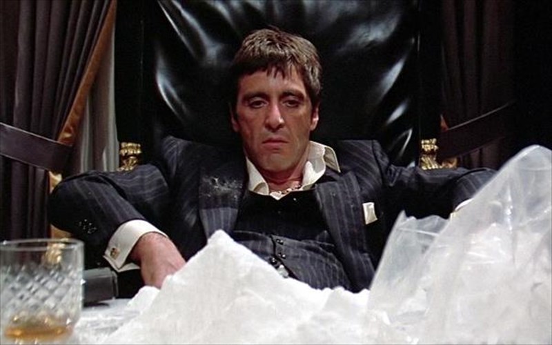 oi-aderfoi-coen-tha-grapsoun-to-senario-tou-neou-scarface
