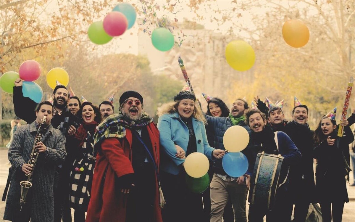 biktor-i-ta-paidia-stin-eksousia-ta-paidia-stin-eksousia