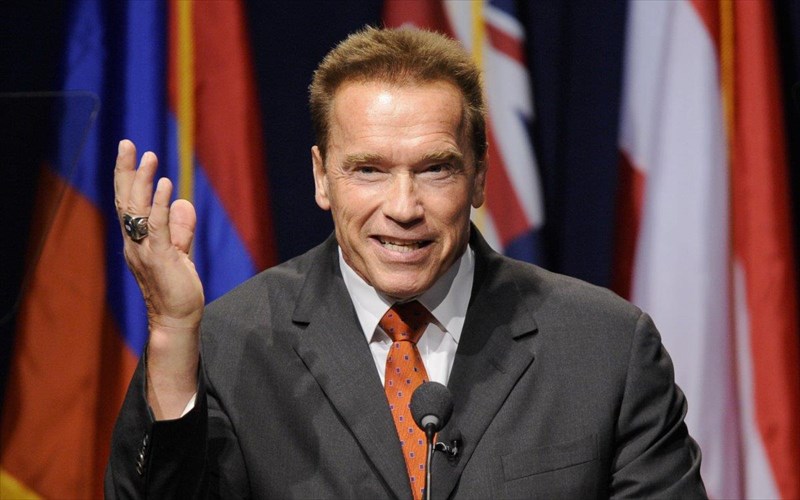 fimes-gia-emfanisi-tou-arnold-schwarzenegger-stin-wonder-woman