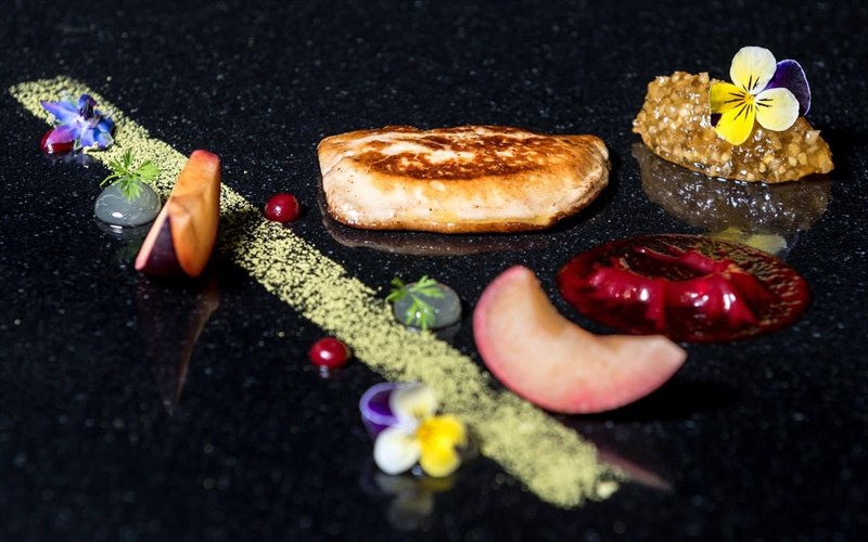 zisame-tin-apoluti-iaponiki-empeiria-sto-kiku-tou-kolonakiou