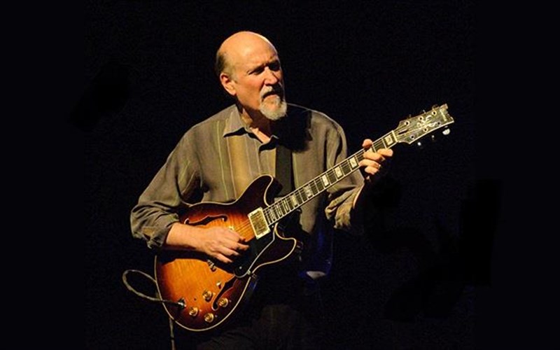 o-korufaios-kitharistas-John-scofield-erxetai-sto-gazarte