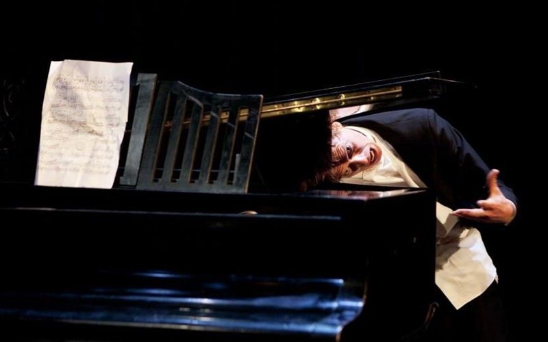 ena-katastrofiko-resital-pianou-sto-megaro-mousikis