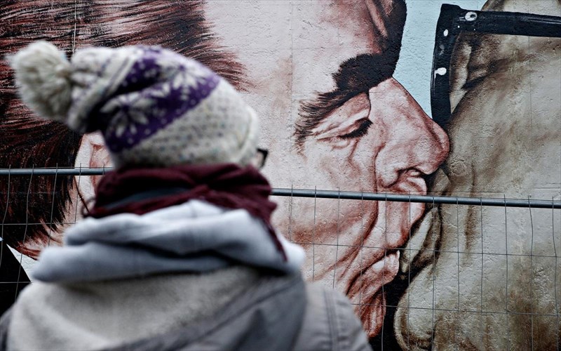 bolta-sto-teixos-tou-berolinou-me-15-fotografies