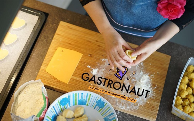 gastronaut-nea-efarmogi-me-elliniki-upografi-ksanasustinei-to-spitiko-paradosiako-fagito
