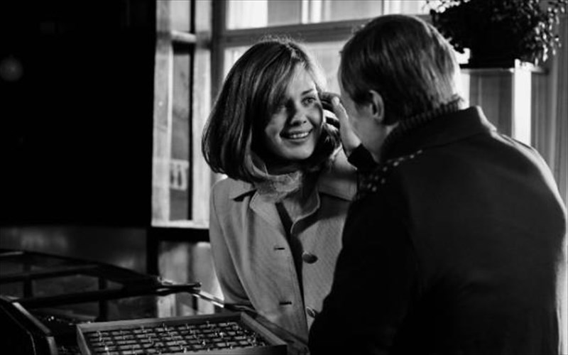 h-pio-eutuxismeni-mera-sti-zoi-tou-olli-maki-einai-mia-akatamaxiti-istoria-agapis