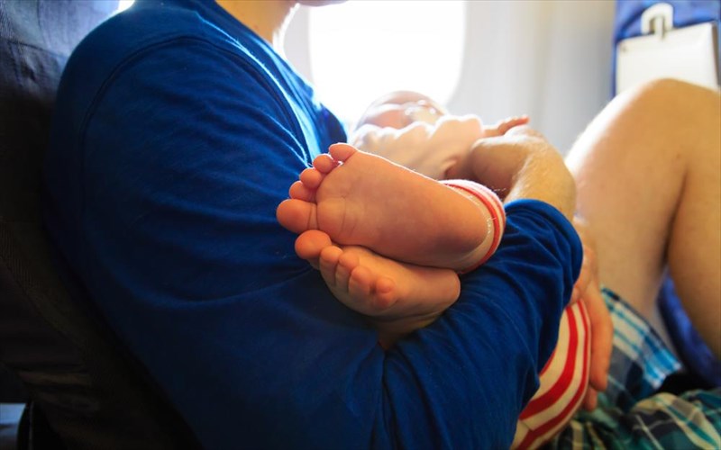 aeroporiko-taksidi-me-mikra-paidia-autes-oi-odigies-tha-sas-sosoun