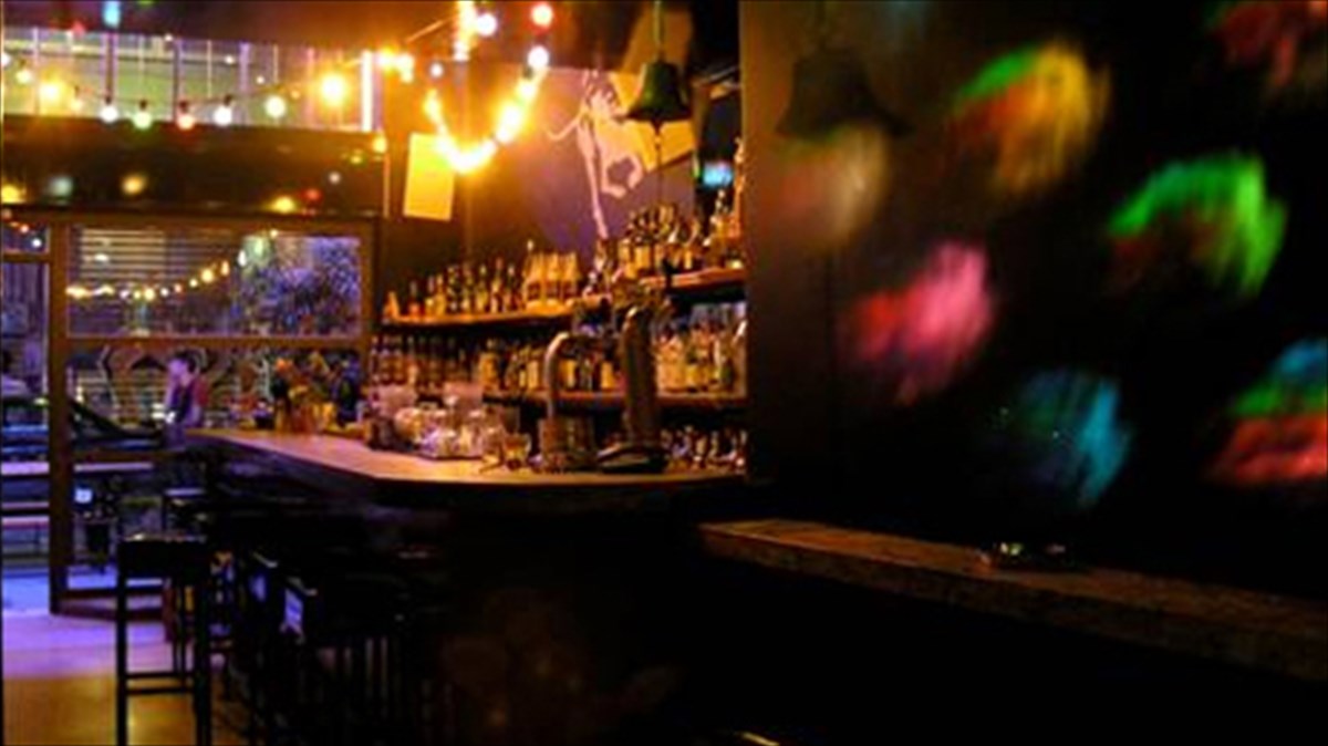 to-1o-festibal-pollis-mousikis-erxetai-sto-six-dogs