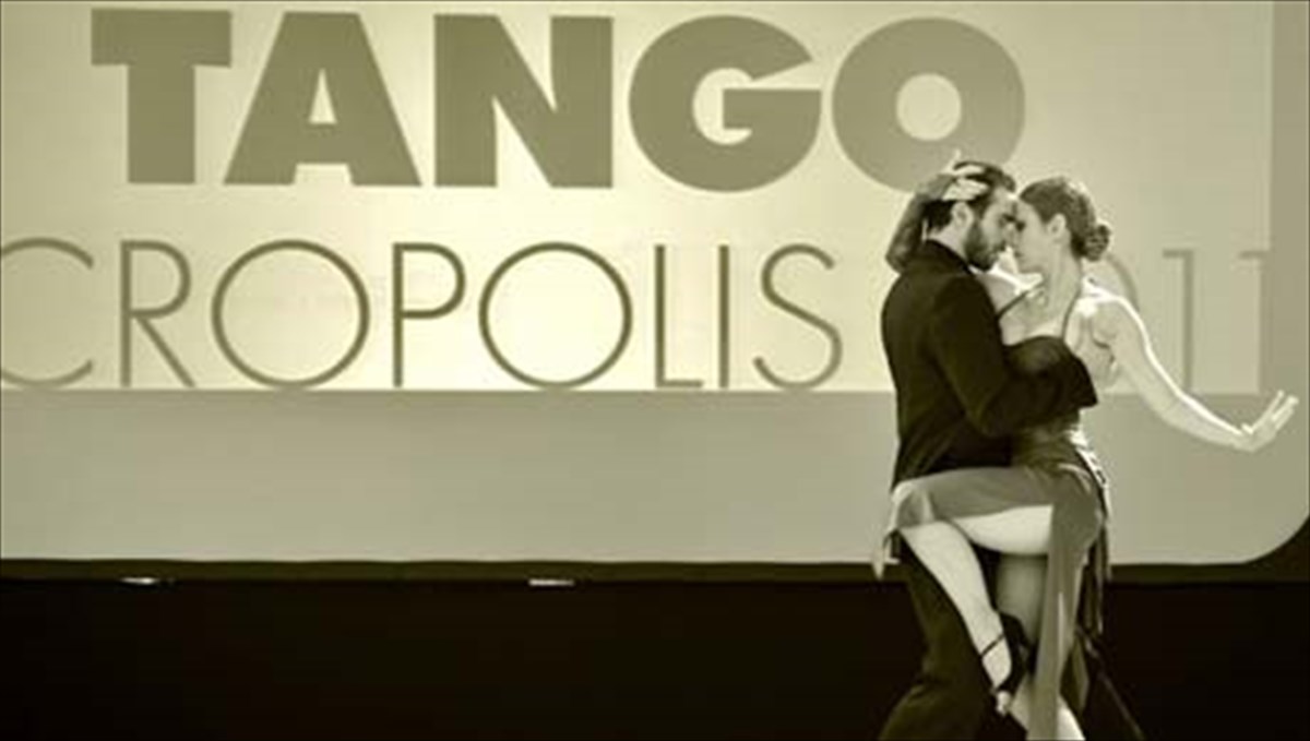 to-tangoacropolis-taksideuei-sto-buenos-aires