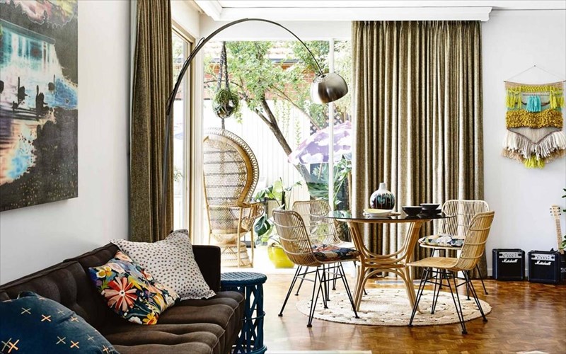 i-dekaetia-tou-70-anabionei-sti-diakosmisi