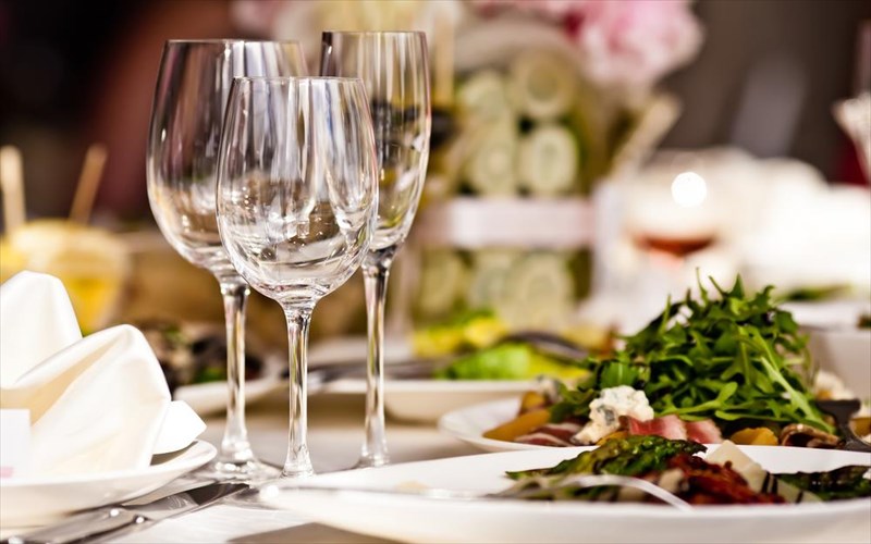 pos-epilegoume-ena-estiatorio-xoris-na-to-metanionoume-sti-sunexeia