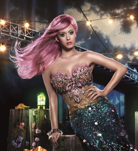 h-katy-perry-lansarei-makigiaz-gia-gorgones