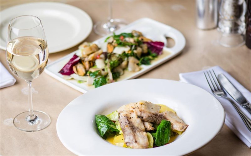 ti-krasi-na-sunduasete-me-ton-mpakaliaro-kai-alla-psaria-kai-thalassina