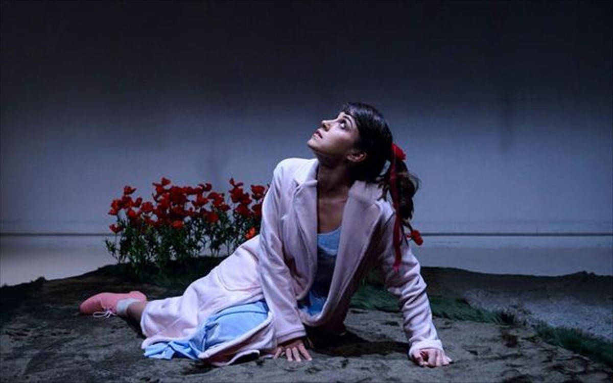 to-koritsi-tou-lukou