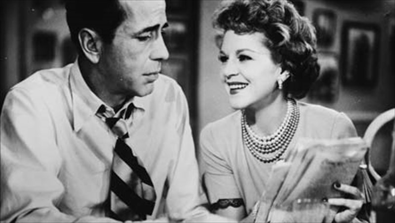 gkangksteriki-peripeteia-me-upografi-John-huston