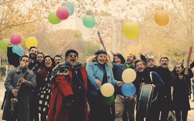 eidolizomai-o-stamatis-kraounakis-grafei-kai-i-foteini-mpaksebani-tragouda-foteini-mpaksebani-tragouda