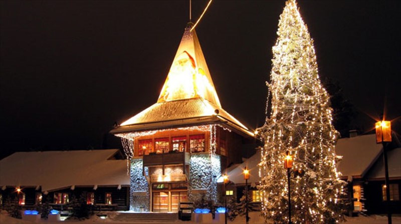 ta-fota-anapsan-sto-xorio-tou-agiou-basili