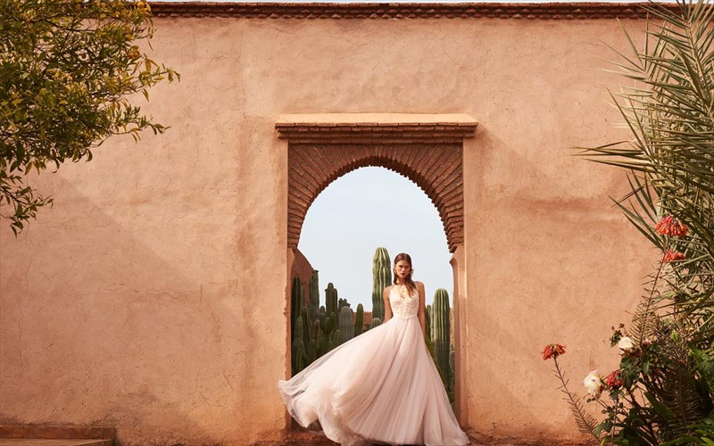 tesseris-gamoi-kai-mia-pasarela