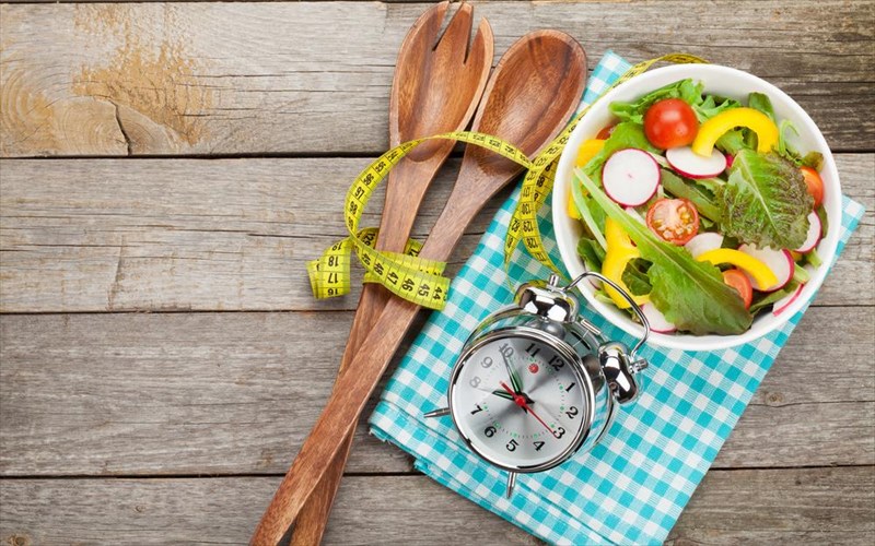 poies-ores-tis-imeras-einai-kalutera-na-trome