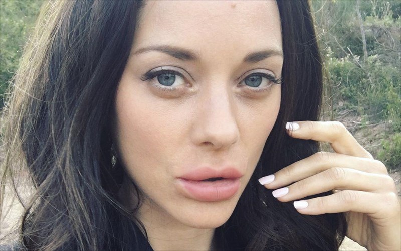 giati-i-marion-cotillard-thelei-na-moiasei-stin-angelina-marion-cotillard-thelei-na-moiasei-stin-angelina