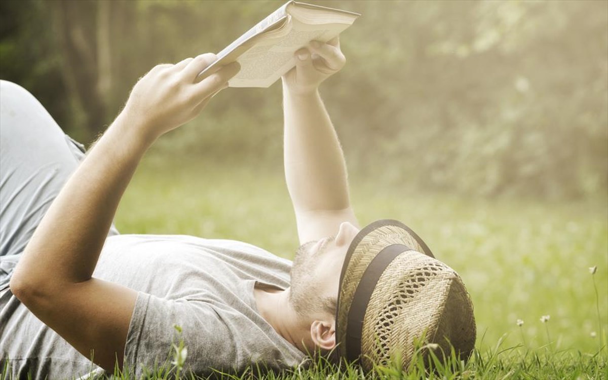 andras-biblio-xortari-kapelo-ilios