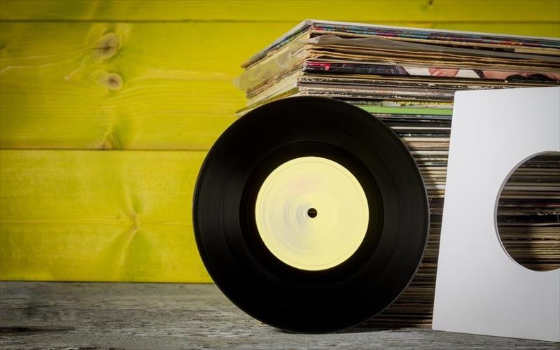 deka-emblimatika-albums-pou-fetos-kleinoun-ta-20