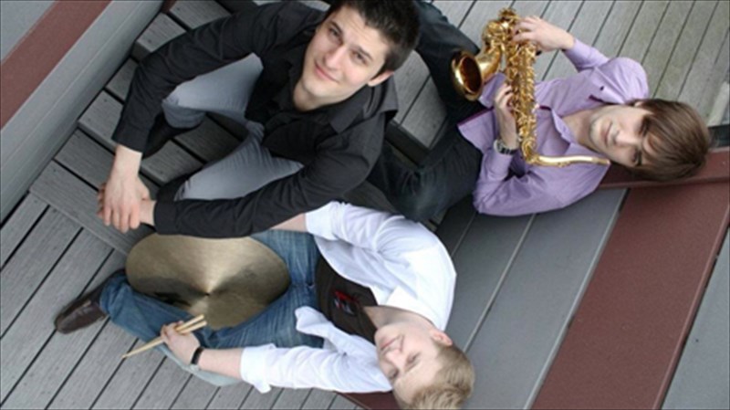 to-half-note-rixnei-aulaia-gia-to-kalokairi