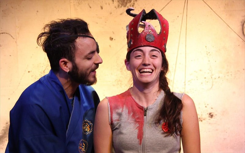 kalokairini-periodeia-gia-tin-oraia-koimomeni-tis-hippo-theatre-group