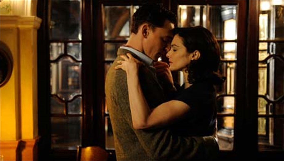 apagoreumeni-agapi-se-metapolemiko-fonto