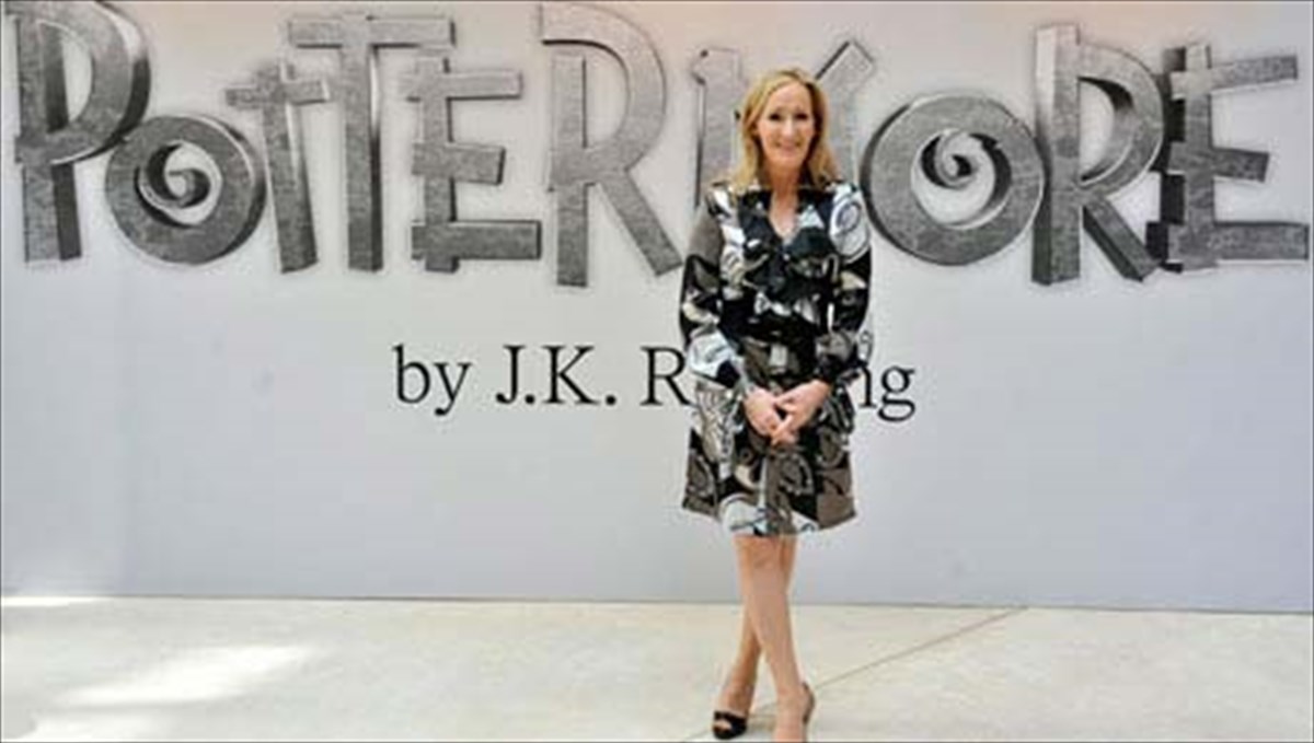 to-dekembri-stin-ellada-to-neo-biblio-tis-Jk-rowling