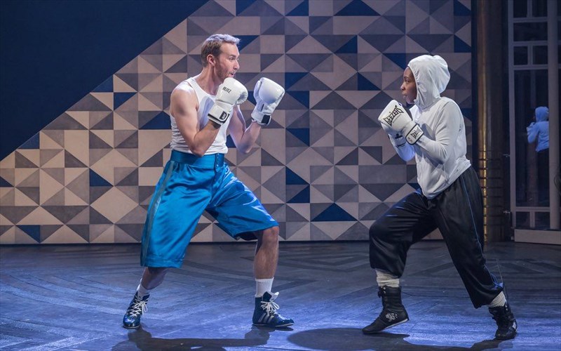 dodekati-nuxta-apo-to-ethniko-theatro-tou-londinou-sto-megaro-mousikis-athinon