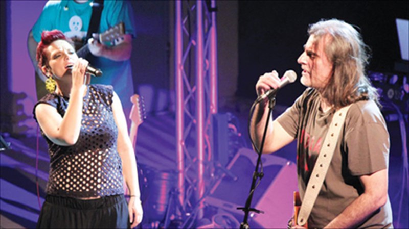 pliatsikas-zouganeli-periodeuoun-parea-se-oli-ti-xora