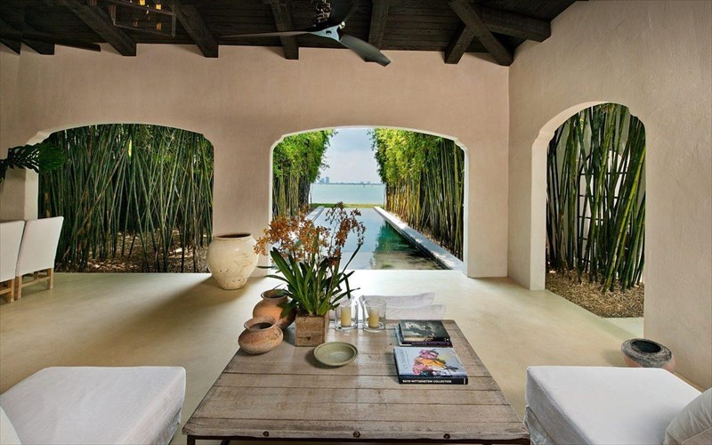 thelete-na-deite-to-spiti-tou-calvin-klein