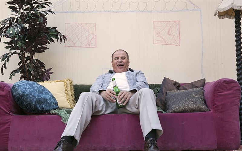 spiti-tou-xaralampou-giannou-apo-to-ethniko-theatro